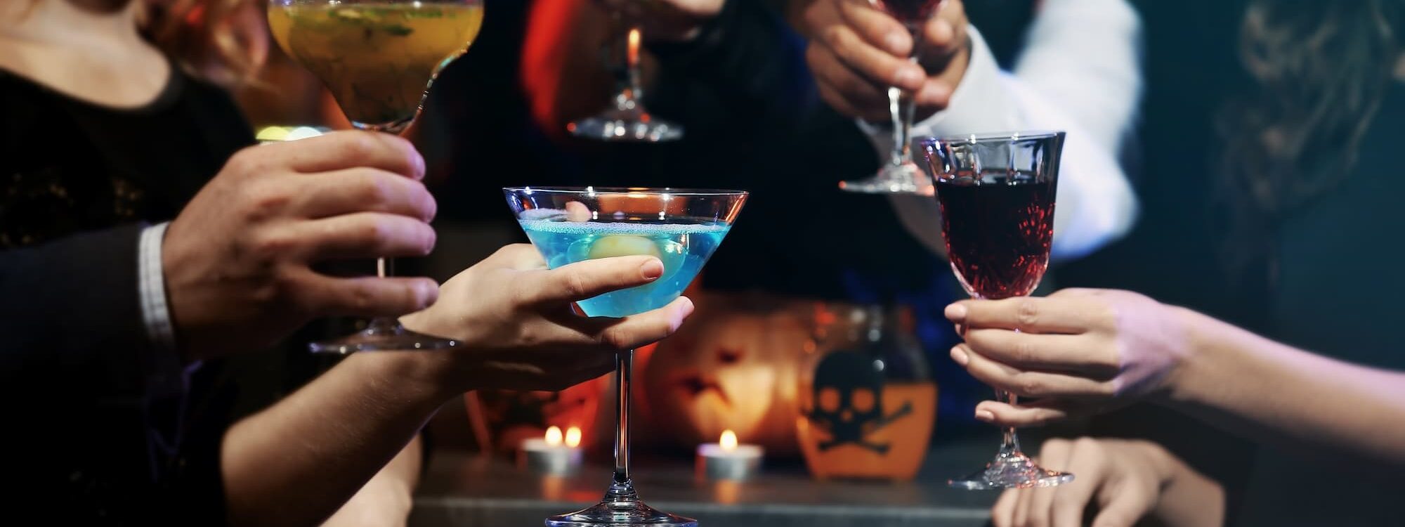 AVANTAGES_SOIREE_THEME 2000X750 | L'Alambic Quels sont les avantages d’une soirée à thème pour son évènement privé ou pro ? Illzach